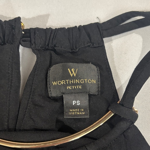 Elegant Black Halter Top - Picture 2 of 4